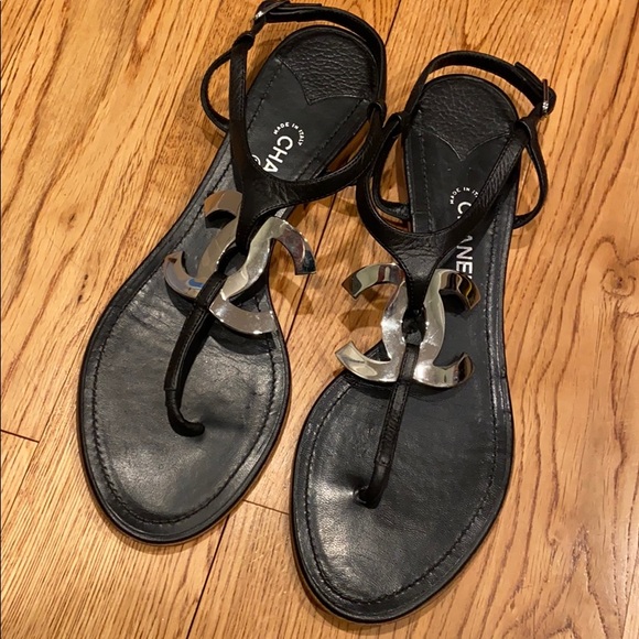 Chanel Big CC rogo thong sandal - Picture 1 of 6
